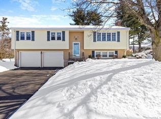 133 Briarwood Dr, Manchester, CT 06040