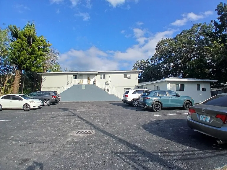 126 NW 8th Ave #1 — Photo 2