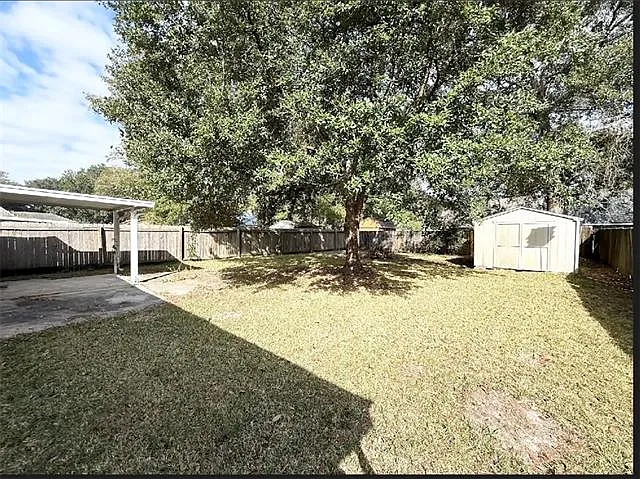 2010 Pelican St — Photo 2