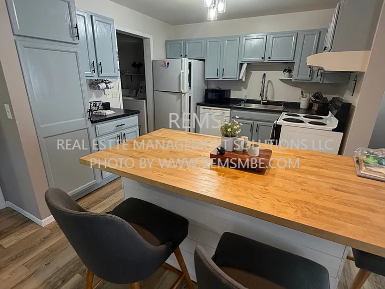 815 Island Ct #1 — Photo 7