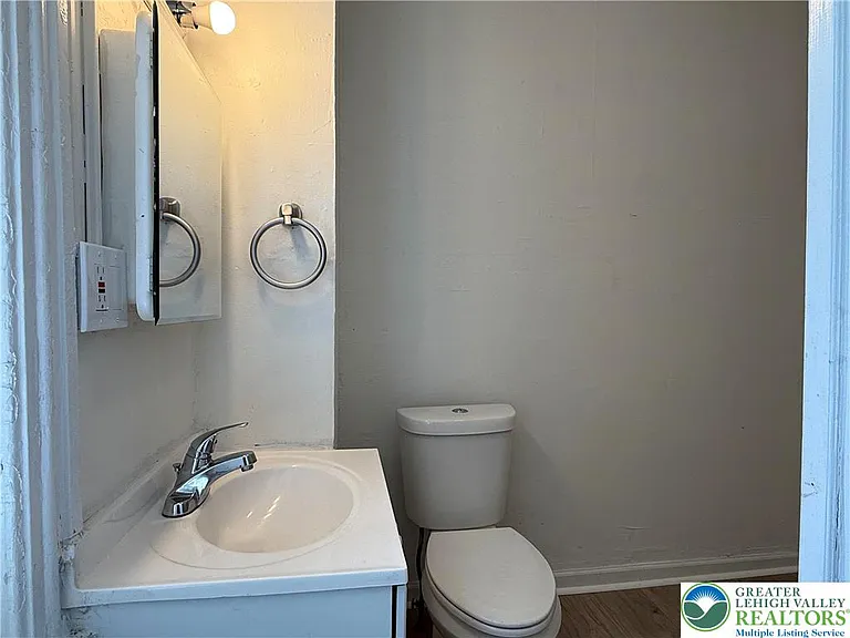 423 Front St #2 — Photo 12