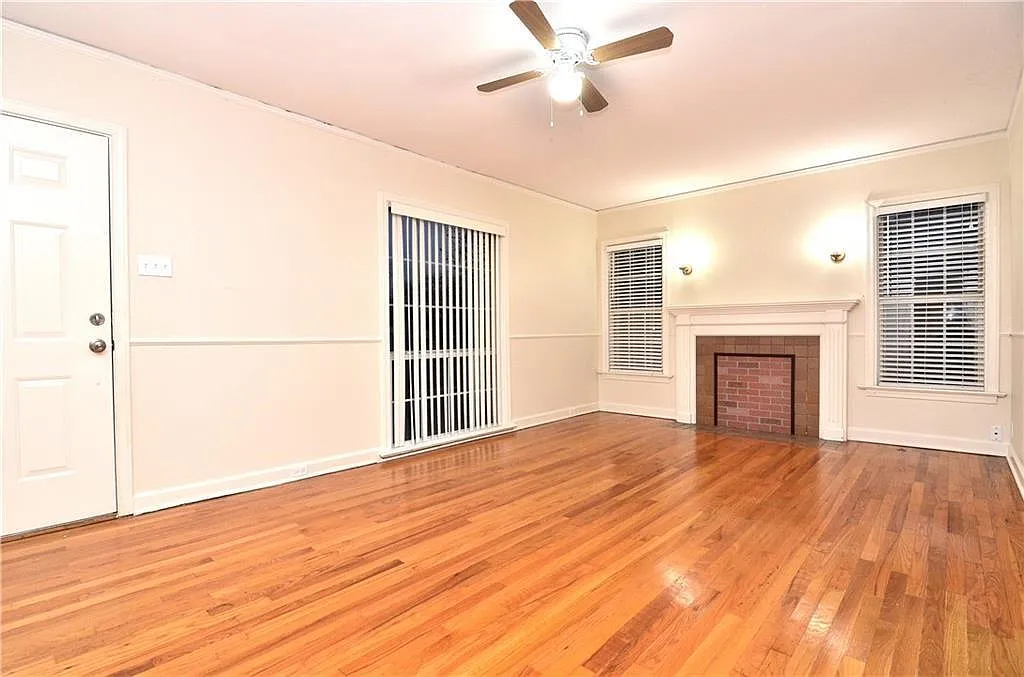 3 bed, 1305 sqft, $1,895 — Photo 2