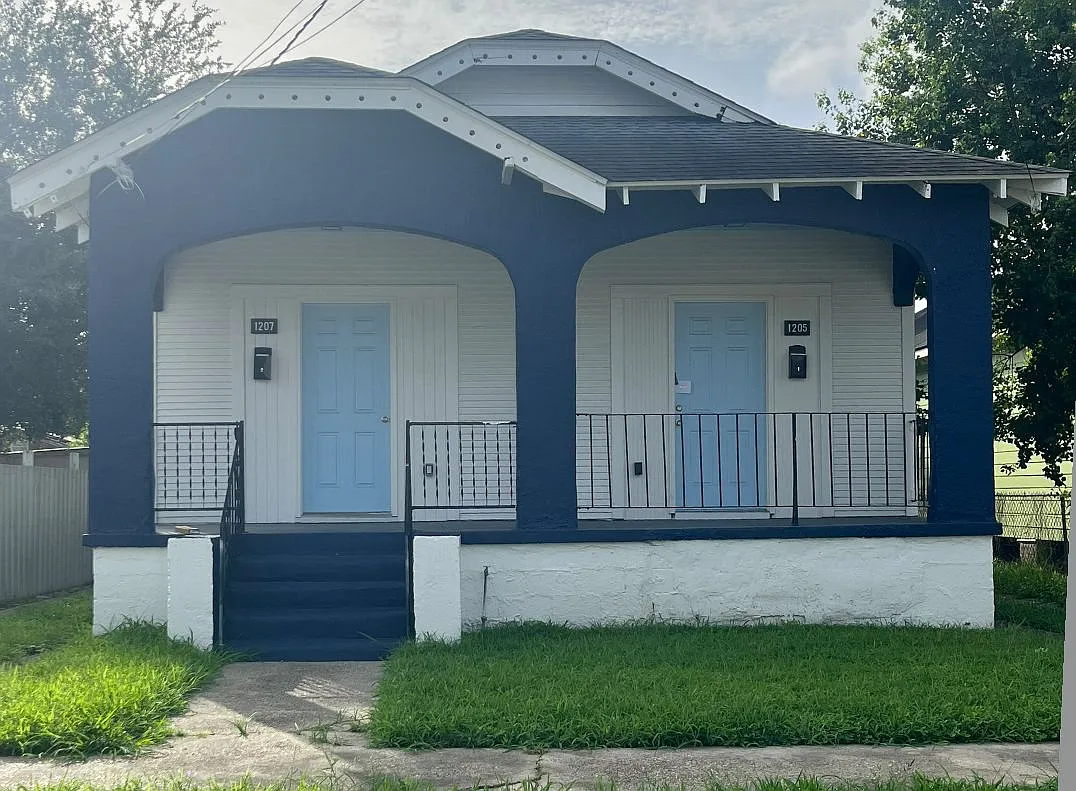 6 bed, 2.0 bath, 852 sqft, $1,450 — Photo 1