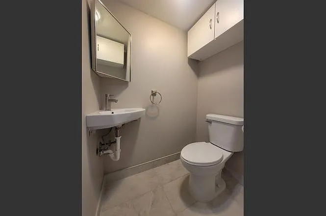 2211 Dorchester Ct — Photo 6