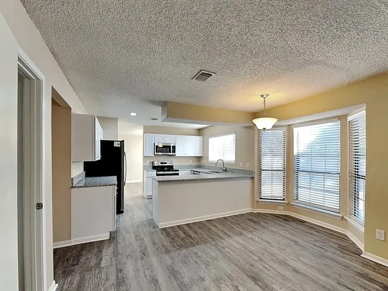 6005 Rocky Point Dr — Photo 8
