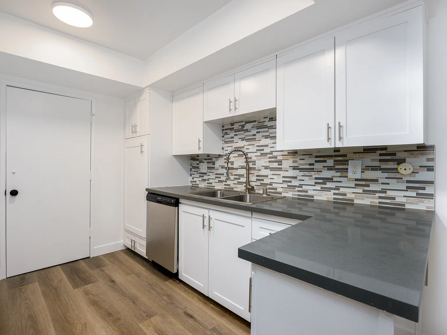 Euclid Place Apartments — Photo 3
