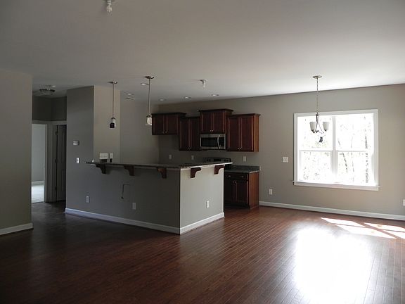 4th image of 105 Grand Oaks Dr