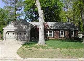 2nd image of 7622 W 96th Ter
