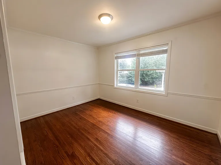 Guest bedroom 1