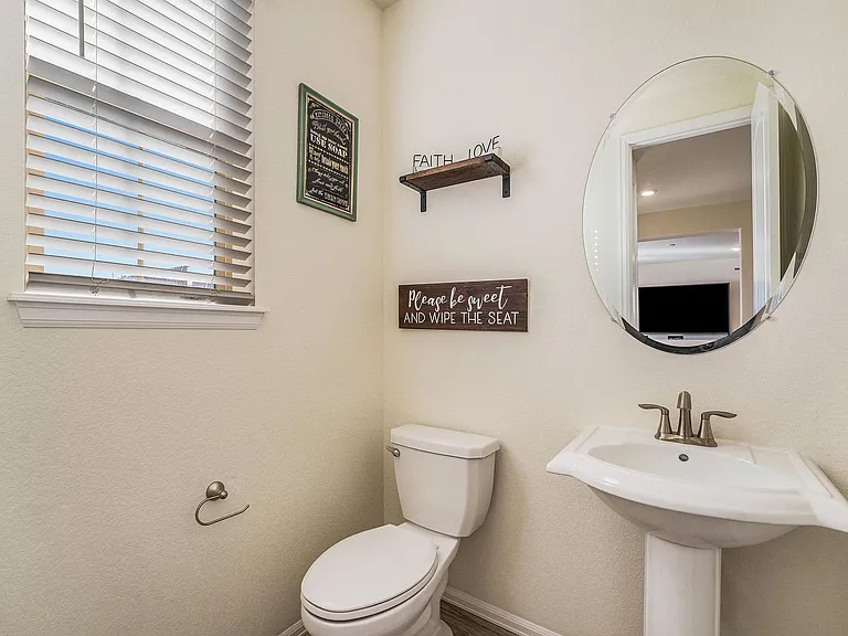 9707 Bennett Peak St — Photo 8