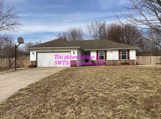 417 E Jeb St, Willard, MO 65781