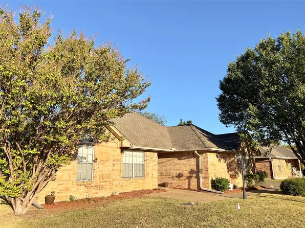 2207 Albert Broadfoot St, Bonham, TX 75418