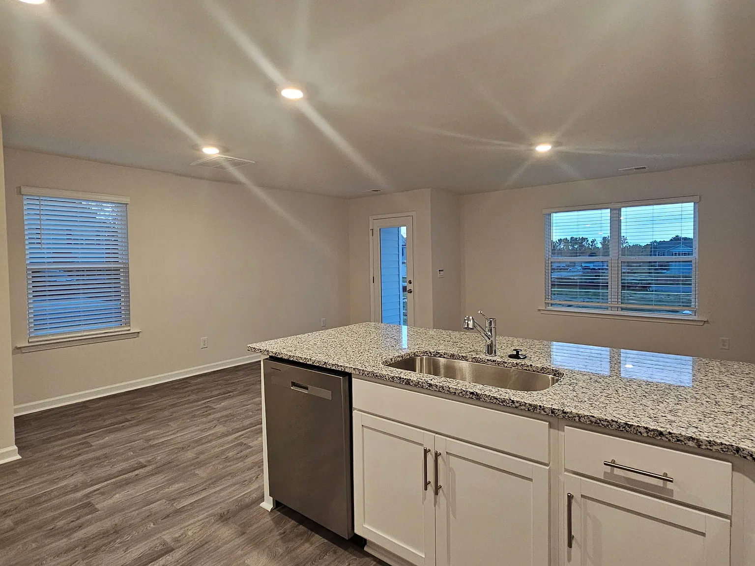 3 bed, 2.5 bath, 1418 sqft, $1,845 — Photo 4