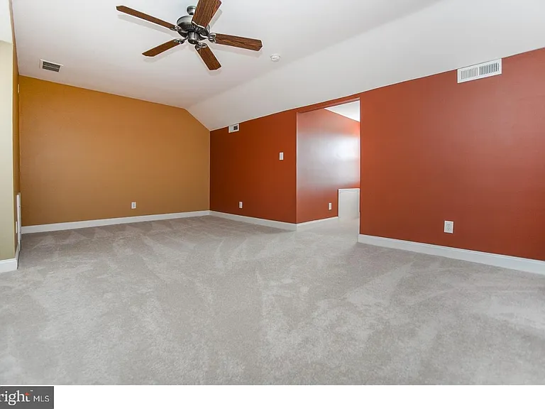 102 Hazelwood Ln — Photo 18