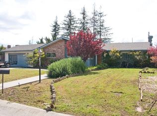 347 W Oak View Dr, Visalia, CA 93277