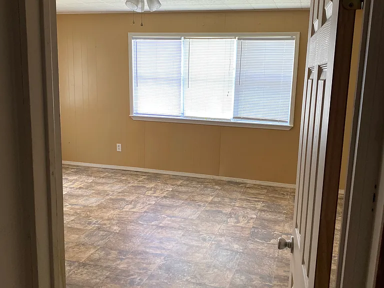 Entry to master bedroom 17' by 19'