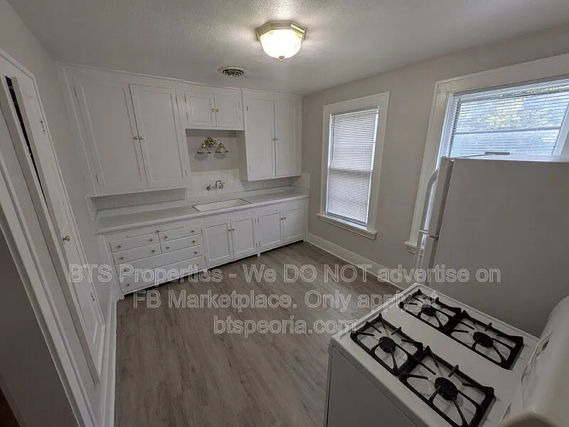 2 bed, 1.0 bath, $1,100 — Photo 2