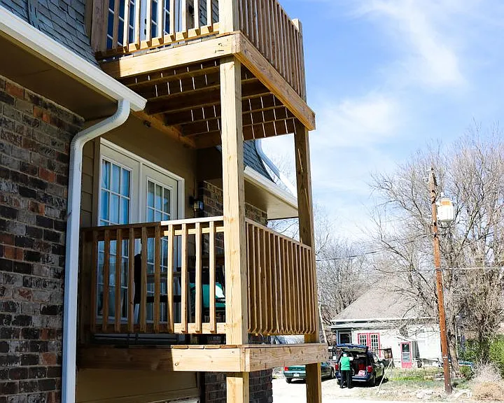 906 Osage — Photo 2