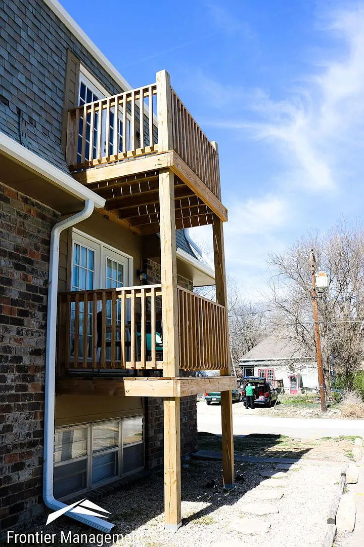 Building Photo - 906 Osage