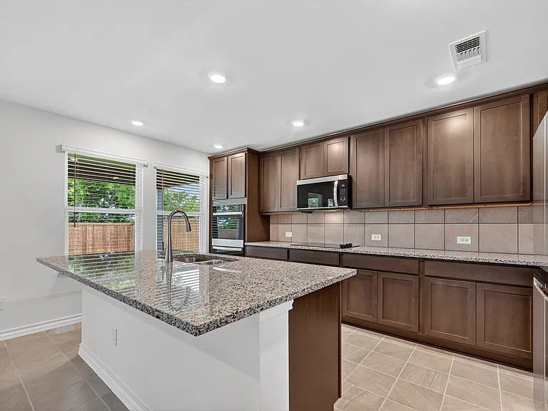 1567 Dukeswood Dr — Photo 2