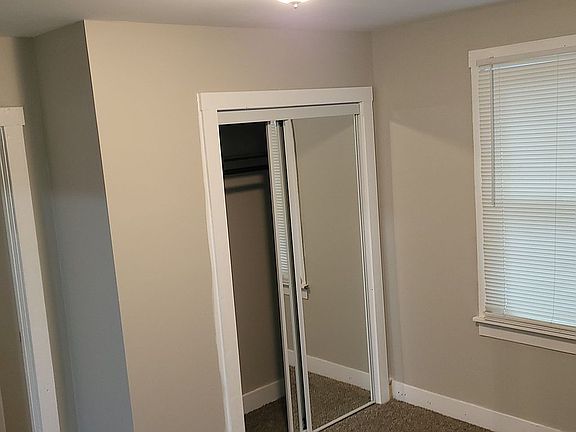 5th image of 480 Adrian Dr
