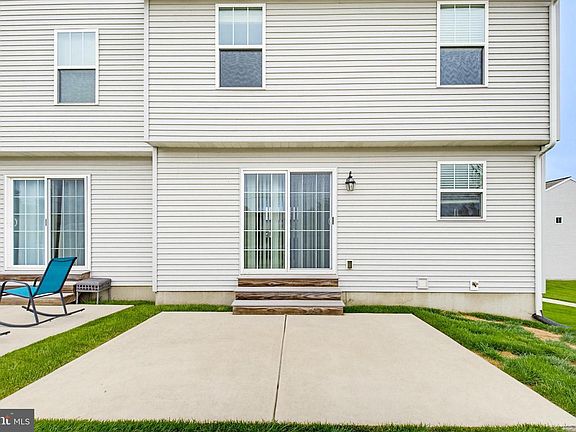 5th image of 10 Southside Dr