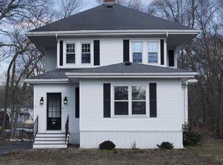 863 School St, Webster, MA 01570