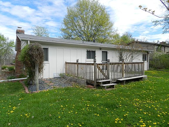 2nd image of 2220 Bushnell Dr
