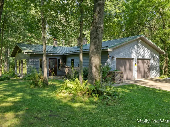 1941 Woodfern Dr SE, Lowell, MI 49331