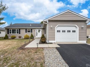 5 Elkton Ct, Toms River, NJ 08757