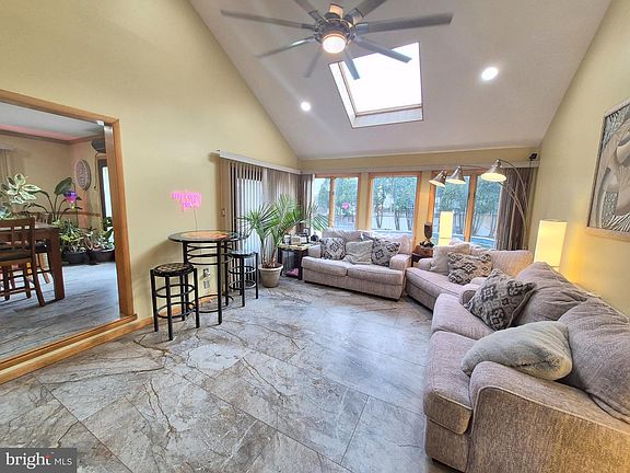 4th image of 8908 Springview Rd