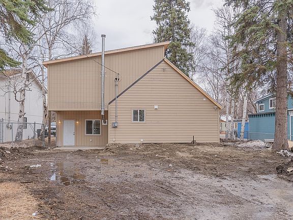 3rd image of 420 Glacier Ave