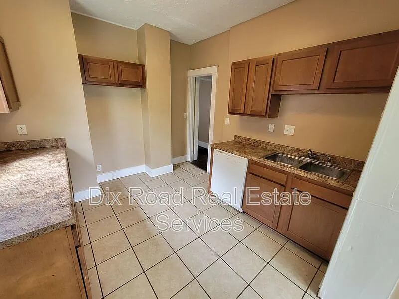 2 bed, 1.0 bath, 758 sqft, $995 — Photo 3