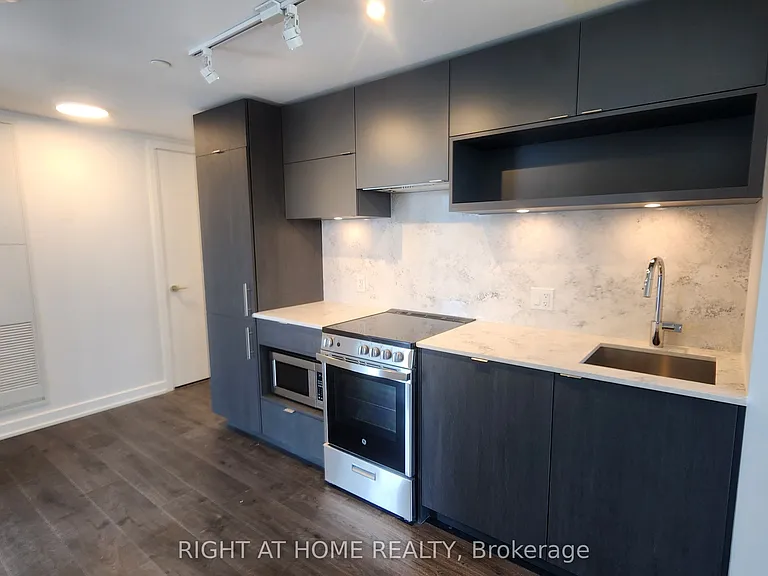 100 Queen St E #1503 — Photo 7