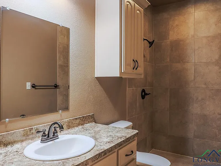 1120 Creekwood Ln — Photo 7