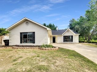 4245 Huckleberry Dr, Fort Worth, TX 76137