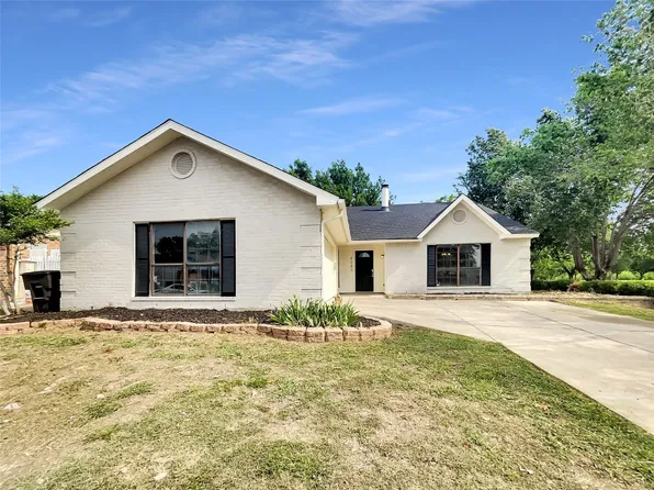 4245 Huckleberry Dr, Fort Worth, TX 76137
