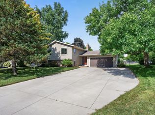 1945 Beaver Dam Ct, Eagan, MN 55122