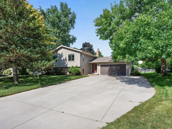 1945 Beaver Dam Ct, Eagan, MN 55122