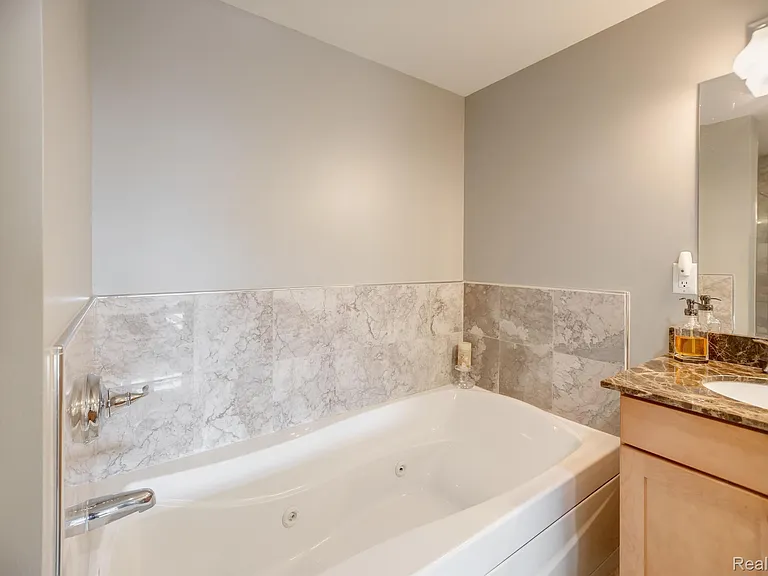 1135 Shelby St #2605 — Photo 25