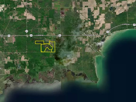 2nd image of 1231 Manor Rd