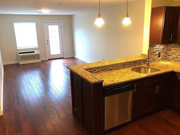 3rd image of 18 Harmon St APT 3D
