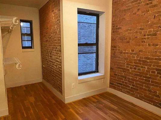 Rented by Tapiro Realty | media 11