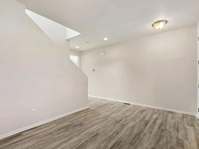 1867 Paley Dr — Photo 5