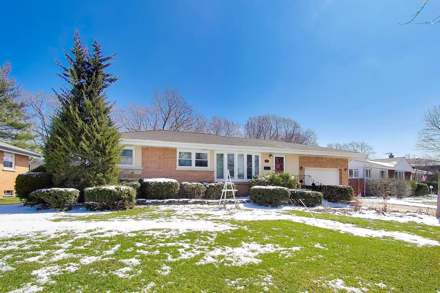 219 S Reuter Dr photo 1