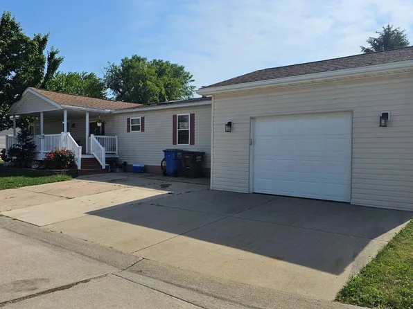 8742 Daniel Dr #726, Newport, MI 48166