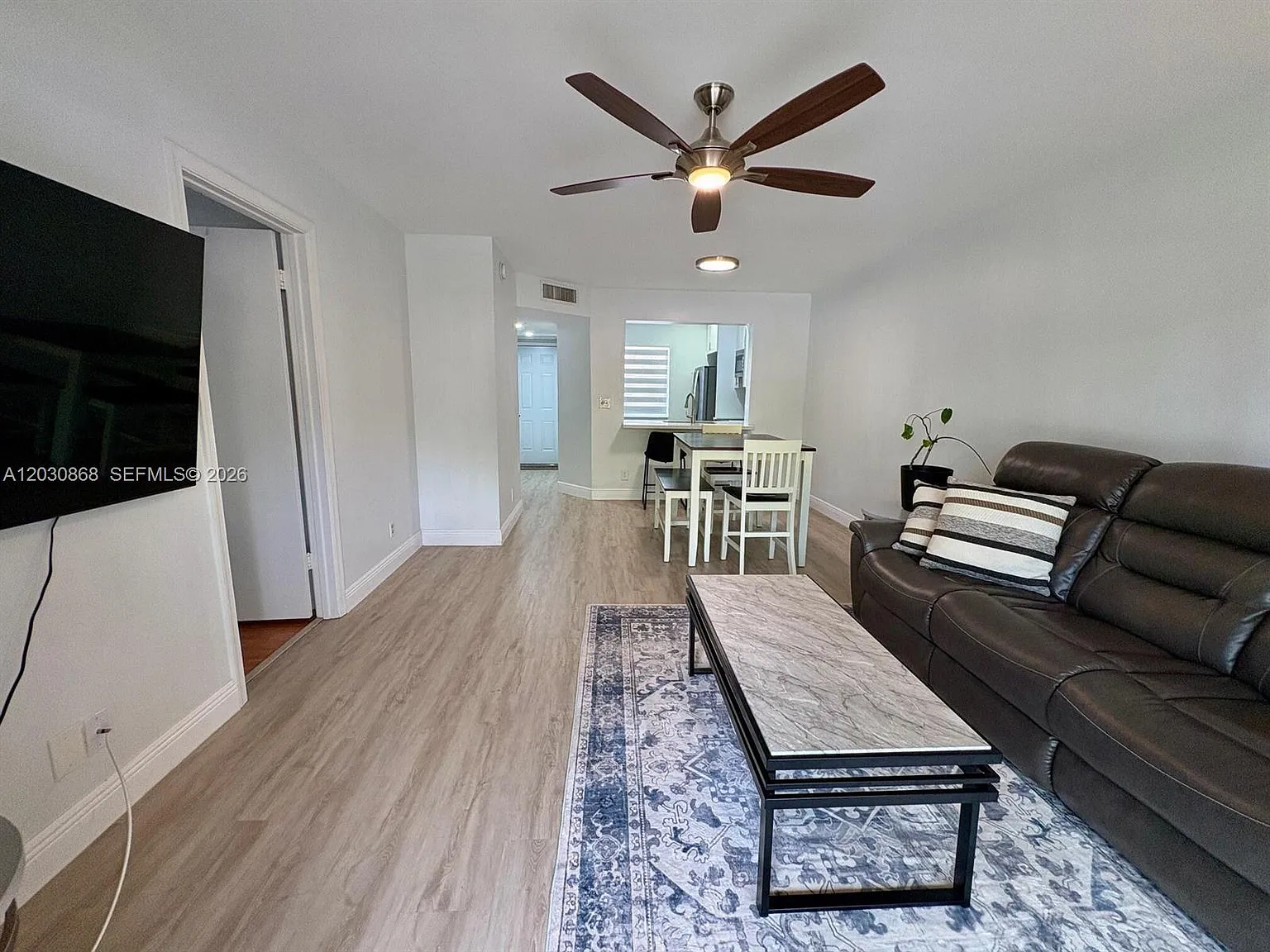 Palm Village Condo — Photo 4