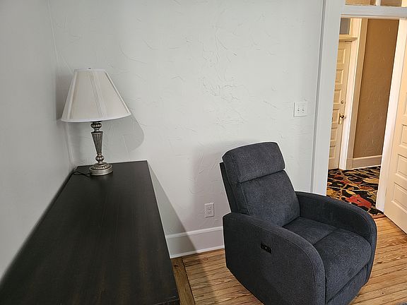 3rd image of 120 W Pennsylvania Ave #29