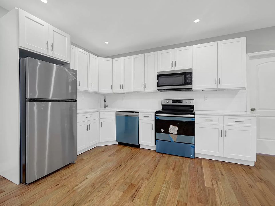 1st image of 3014 Bronxwood Ave Floor 2