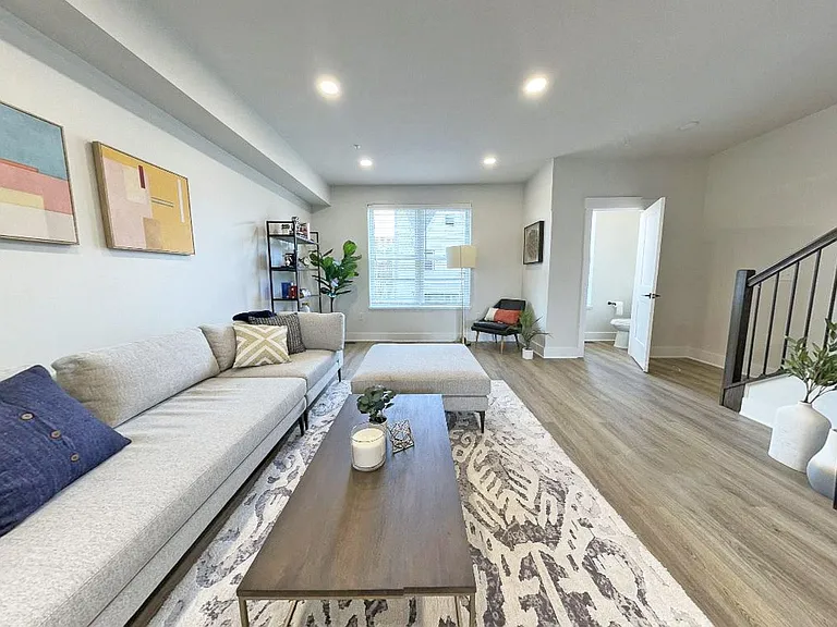 Pearl Street Townhomes — Photo 8